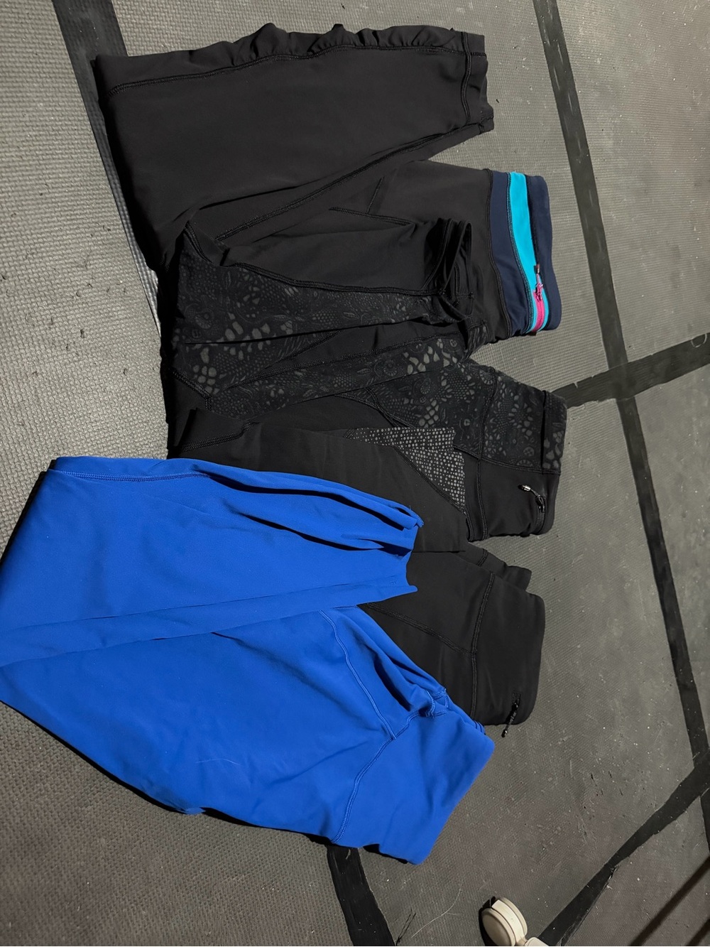 Bundle of 4 Lululemon luxtreme leggings - all size 6
